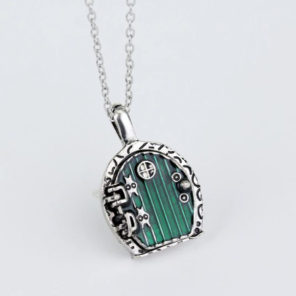 Silver Hobbit Hole, Lord of The‎ Rings Pendant Locket Necklace - Green Door - Picture 1 of 6